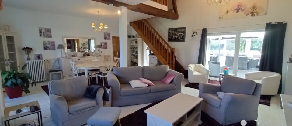 Longere 6 rooms of 513 m² in Le Ménil-Guyon (61170)