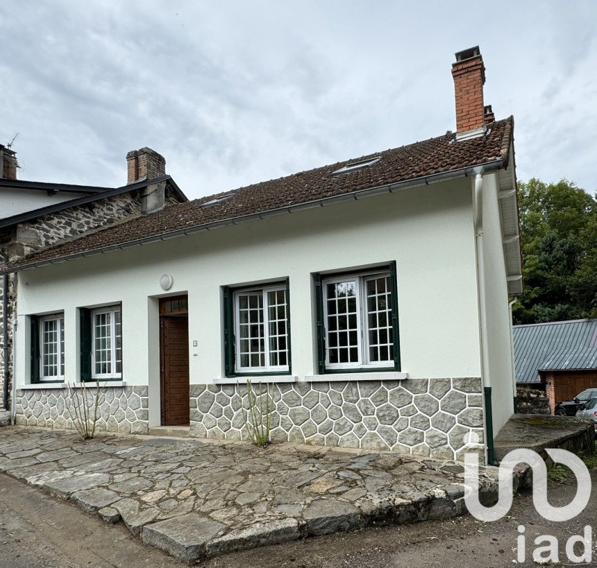 Country house 5 rooms of 128 m² in Voingt (63620)