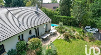 Maison 8 pièces de 215 m² à Chevry-Cossigny (77173)