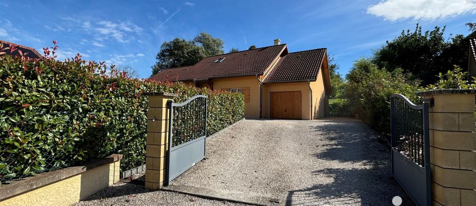 Maison 9 pièces de 150 m² à Saint-André-le-Gaz (38490)