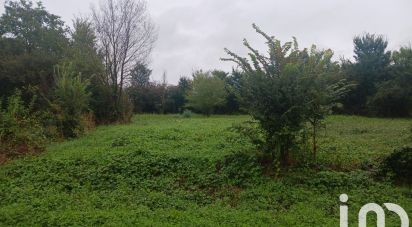 Land of 2,708 m² in Saint-Maurice-la-Clouère (86160)