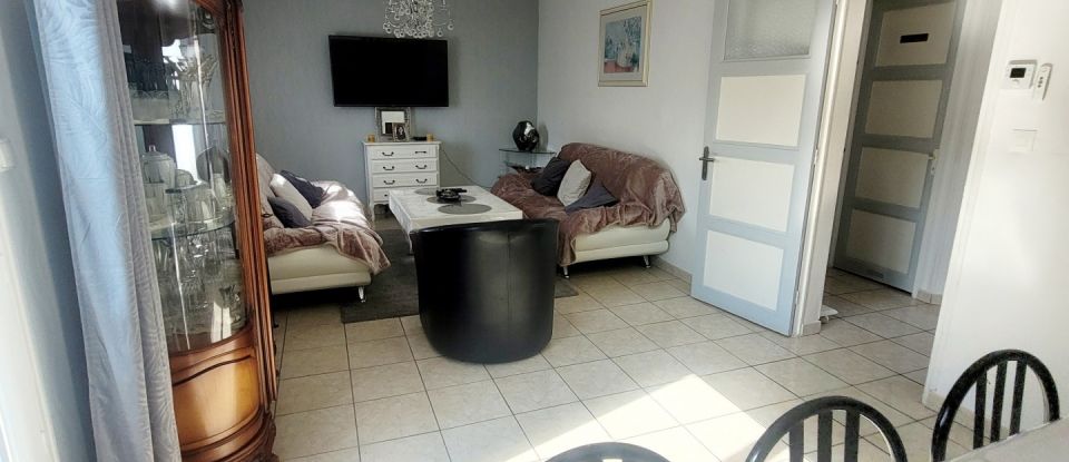 House 4 rooms of 73 m² in Saint-Julien-les-Villas (10800)