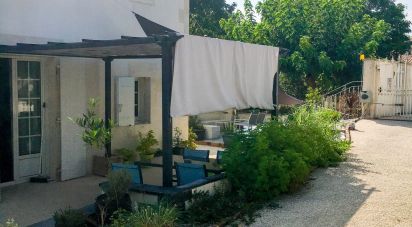 Pavilion 5 rooms of 178 m² in Saintes (17100)