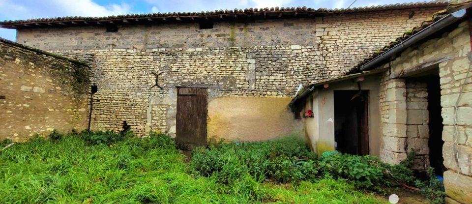 Maison de campagne 4 pièces de 80 m² à Sérigny (86230)