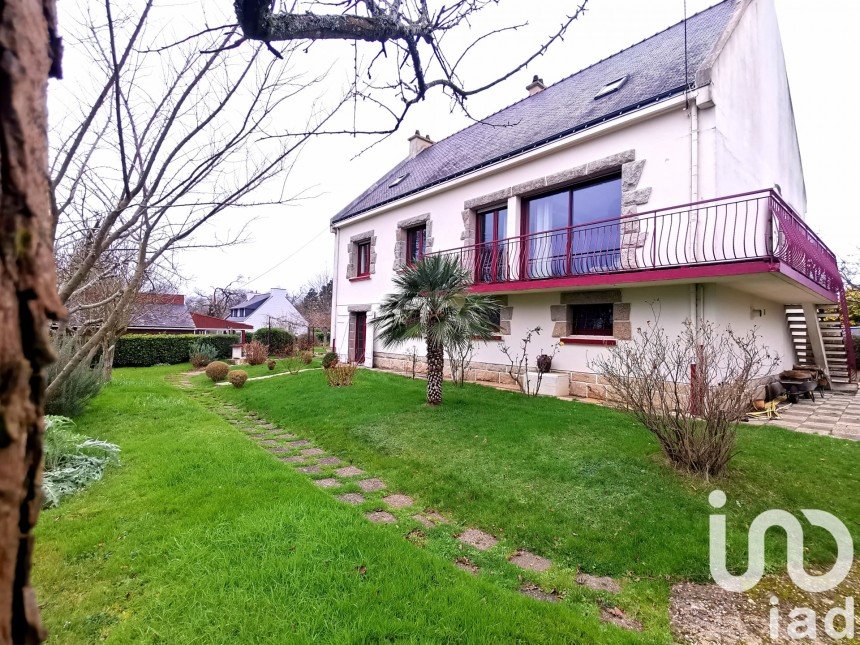 House 9 rooms of 189 m² in Rédené (29300)