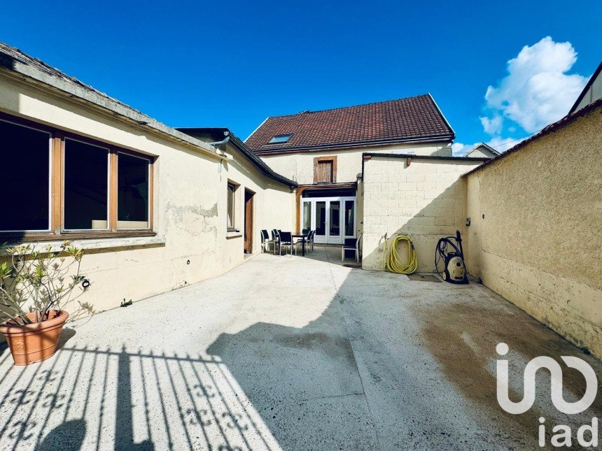 Village house 7 rooms of 175 m² in Sillery (51500)