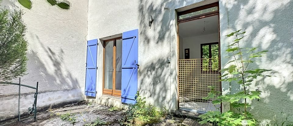 House 5 rooms of 143 m² in Vaux-le-Pénil (77000)