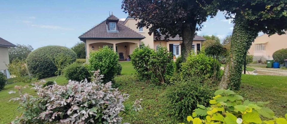 Maison traditionnelle 6 pièces de 199 m² à Saint-Pouange (10120)