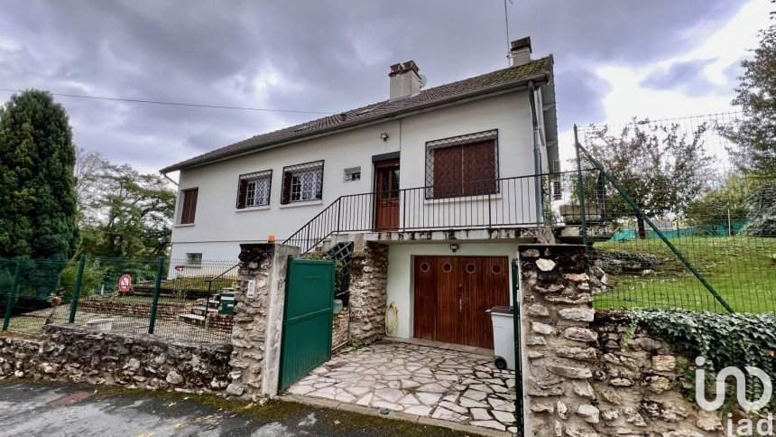 House 8 rooms of 230 m² in Villenoy (77124)