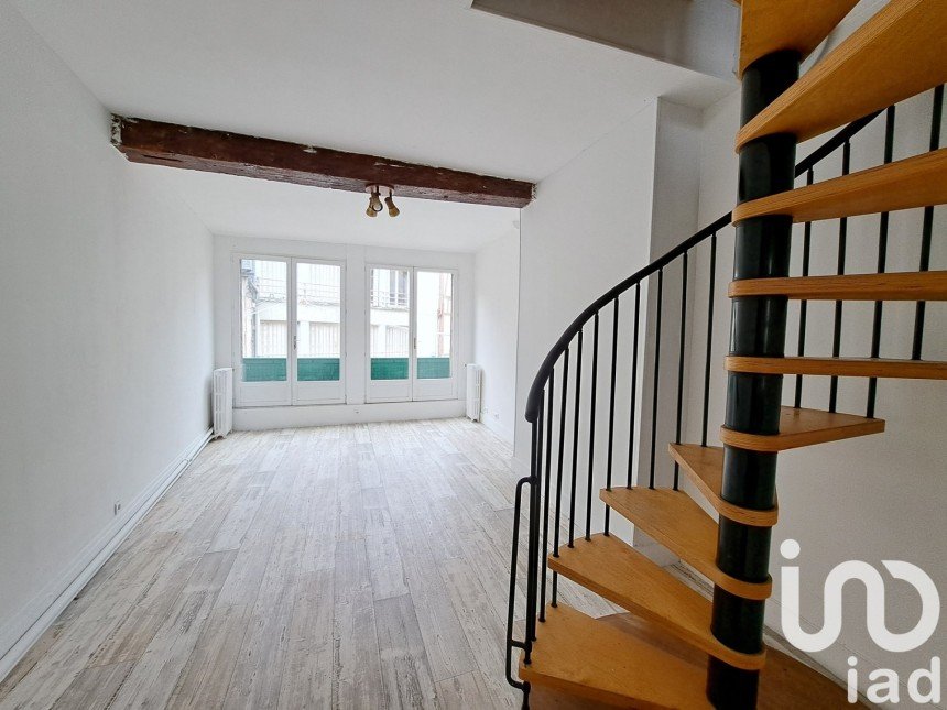 Building in Joigny (89300) of 235 m²