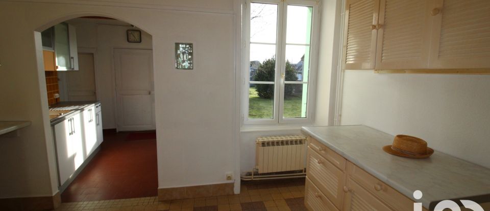 House 7 rooms of 161 m² in Guérigny (58130)