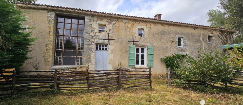 Maison de campagne 6 pièces de 177 m² à Saint-Gourson (16700)