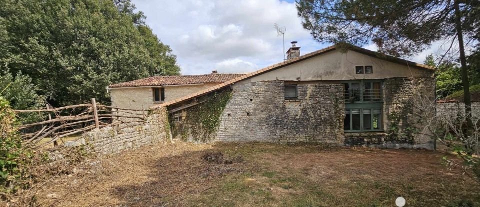 Maison de campagne 6 pièces de 177 m² à Saint-Gourson (16700)