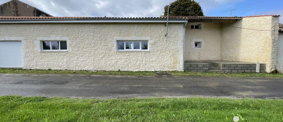 Maison de village 6 pièces de 130 m² à Saint-Ciers-du-Taillon (17240)