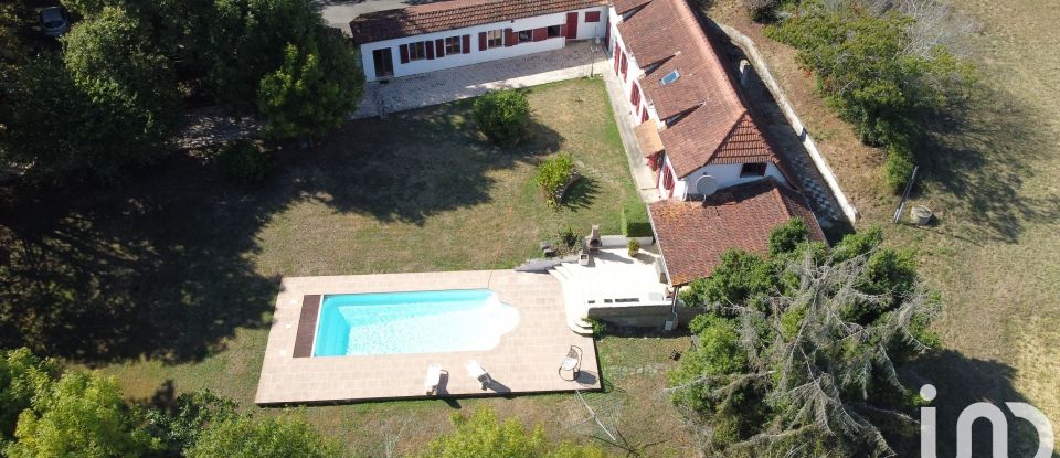 House 8 rooms of 208 m² in Moncaup (64350)