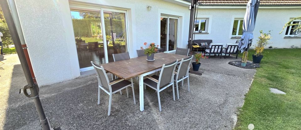 House 5 rooms of 142 m² in Faverges-de-la-Tour (38110)