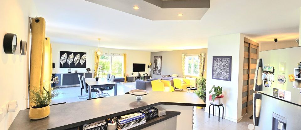 Maison 5 pièces de 142 m² à Faverges-de-la-Tour (38110)