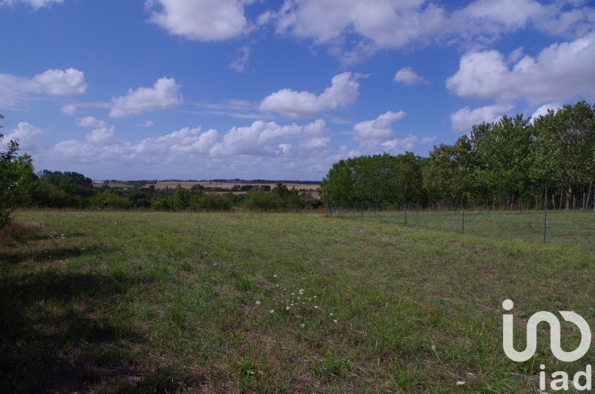 Land of 6,805 m² in Niort (79000)