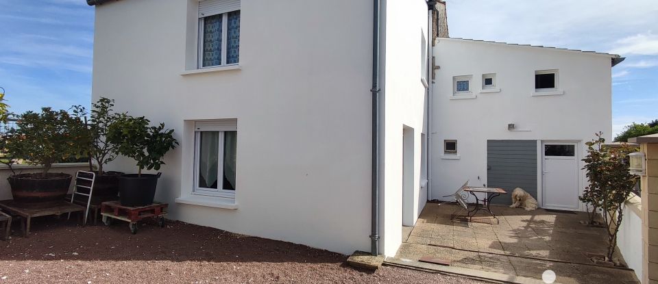 Town house 6 rooms of 166 m² in Aulnay (17470)