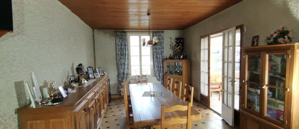 House 6 rooms of 235 m² in Targon (33760)