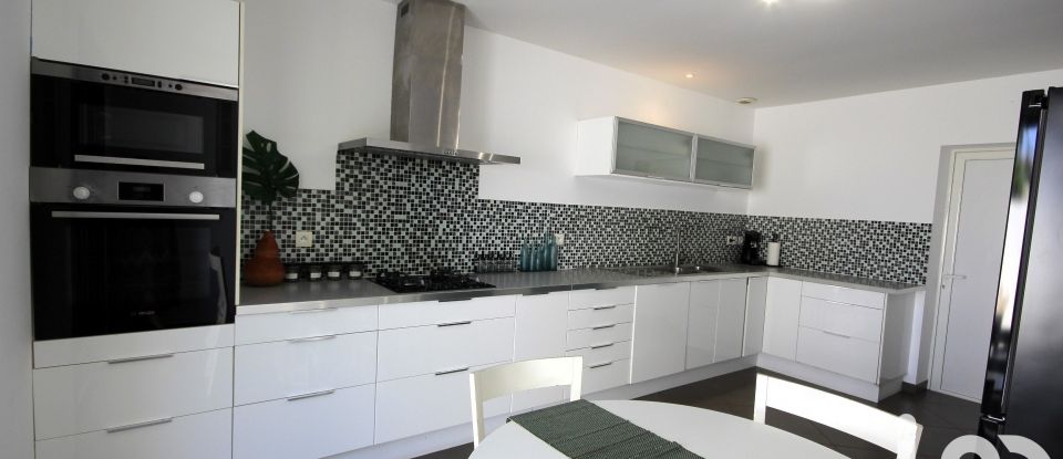 House 4 rooms of 132 m² in Narbonne (11100)