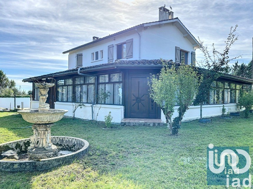 House 10 rooms of 253 m² in Maignaut-Tauzia (32310)