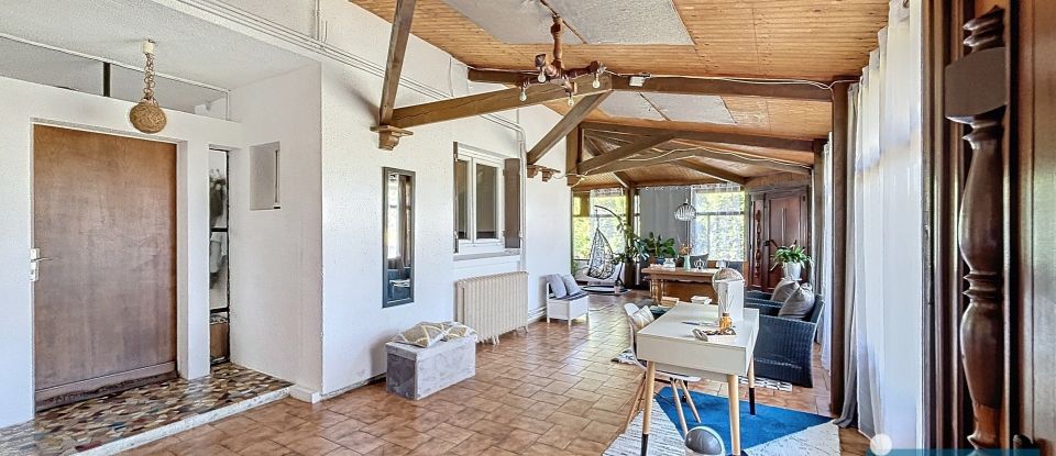 Maison 10 pièces de 253 m² à Maignaut-Tauzia (32310)