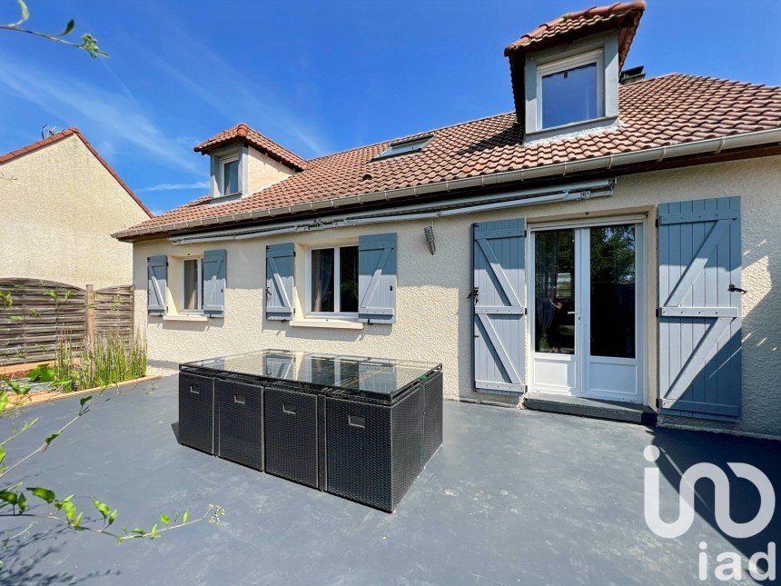 Maison 6 pièces de 128 m² à Crisenoy (77390)