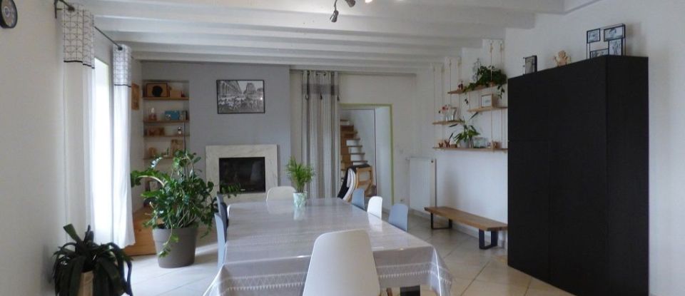 House 6 rooms of 208 m² in SAINT MARTIN LA PALLU (86380)