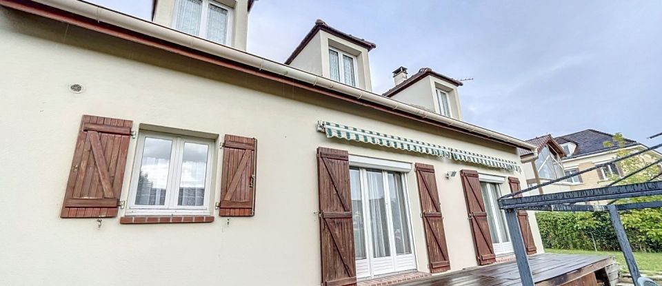 Maison 8 pièces de 172 m² à Saint-Prix (95390)