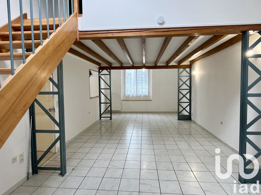 Loft 4 rooms of 70 m² in Troyes (10000)