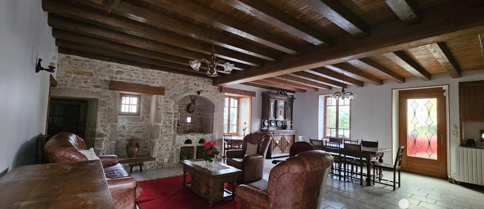 House 9 rooms of 200 m² in Lizant (86400)