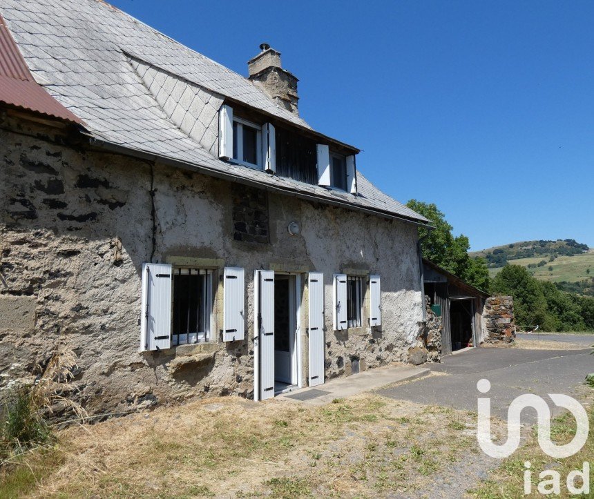 Maison 4 pièces de 85 m² à Vèze (15160)