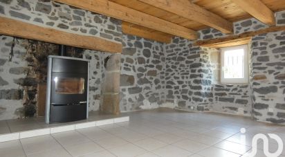 Maison 4 pièces de 85 m² à Vèze (15160)