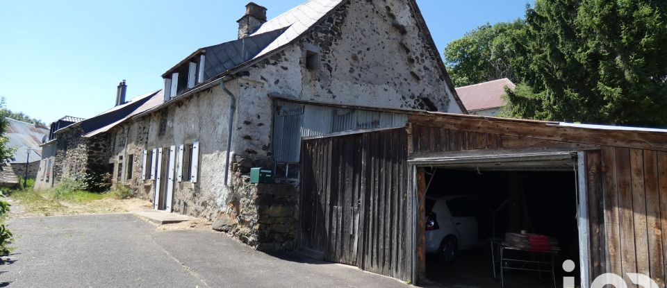 Maison 4 pièces de 85 m² à Vèze (15160)