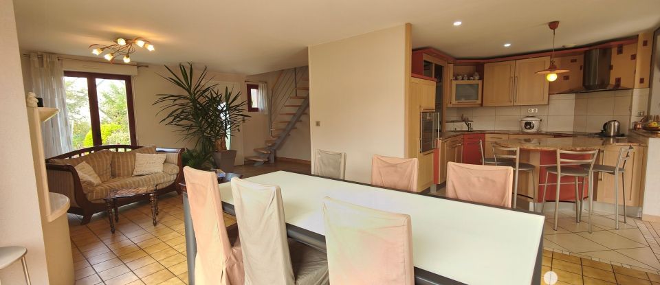 Maison 7 pièces de 190 m² à Liffré (35340)