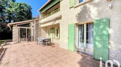 Traditional house 6 rooms of 160 m² in Cheval-Blanc (84460)