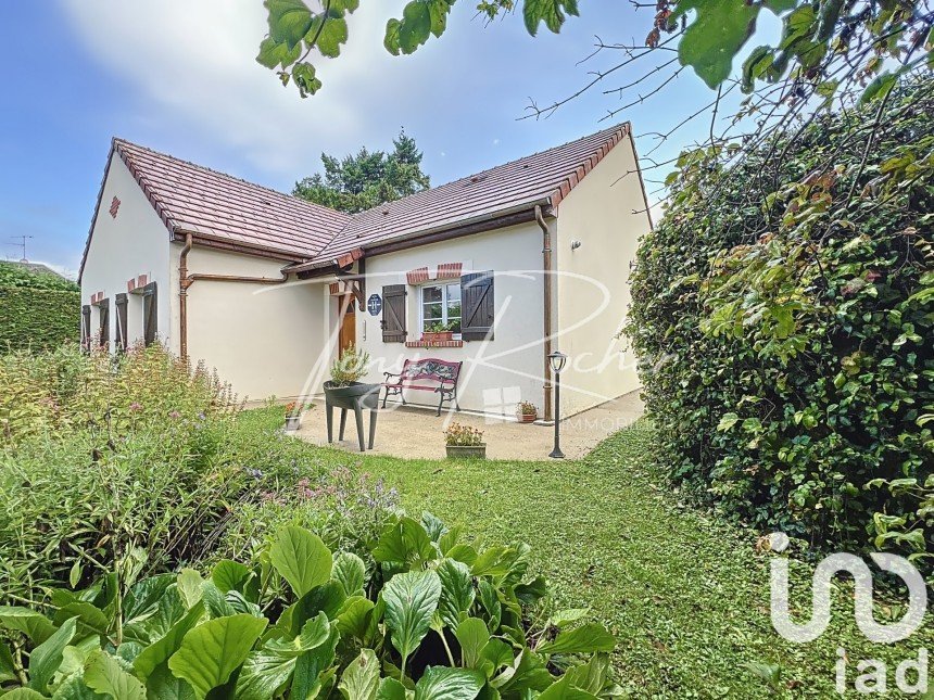 Maison traditionnelle 4 pièces de 103 m² à Boulay-les-Barres (45140)