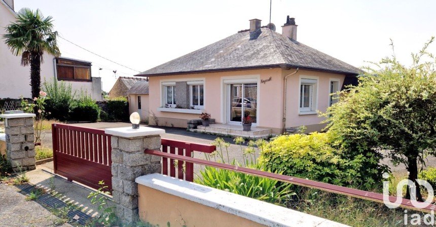 Traditional house 4 rooms of 90 m² in Louverné (53950)