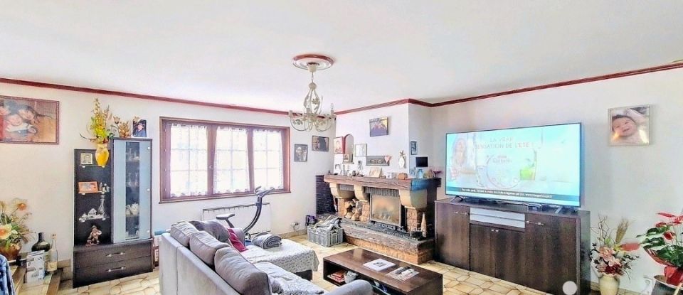 Maison traditionnelle 5 pièces de 187 m² à Cluses (74300)