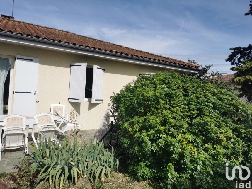 House 4 rooms of 117 m² in Surgères (17700)