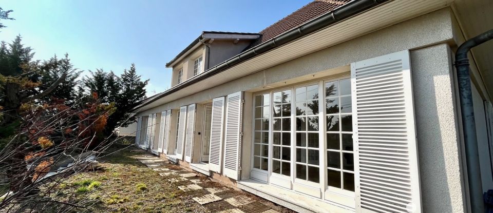 Traditional house 8 rooms of 231 m² in Veauche (42340)