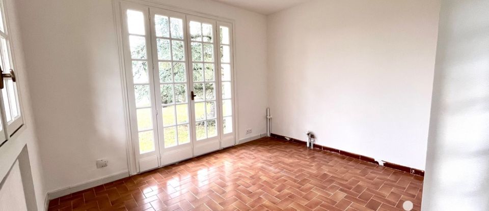 Maison traditionnelle 8 pièces de 231 m² à Veauche (42340)