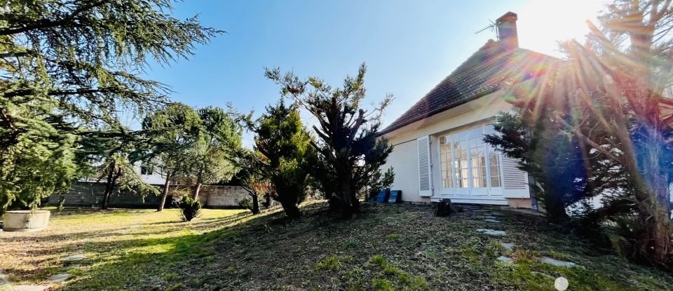 Maison traditionnelle 8 pièces de 231 m² à Veauche (42340)