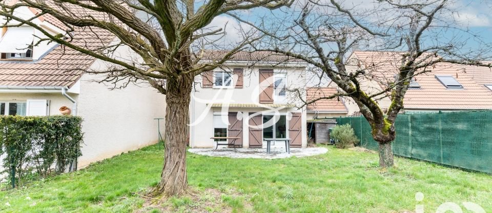 Maison 4 pièces de 97 m² à Le Coudray-Montceaux (91830)