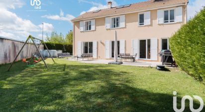 House 7 rooms of 150 m² in Voisins-le-Bretonneux (78960)