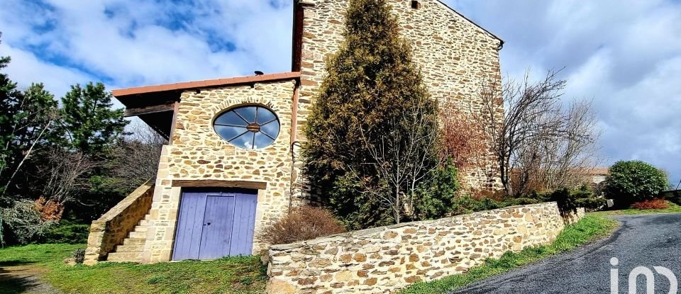 Maison d’architecte 4 pièces de 117 m² à Saint-Austremoine (43380)