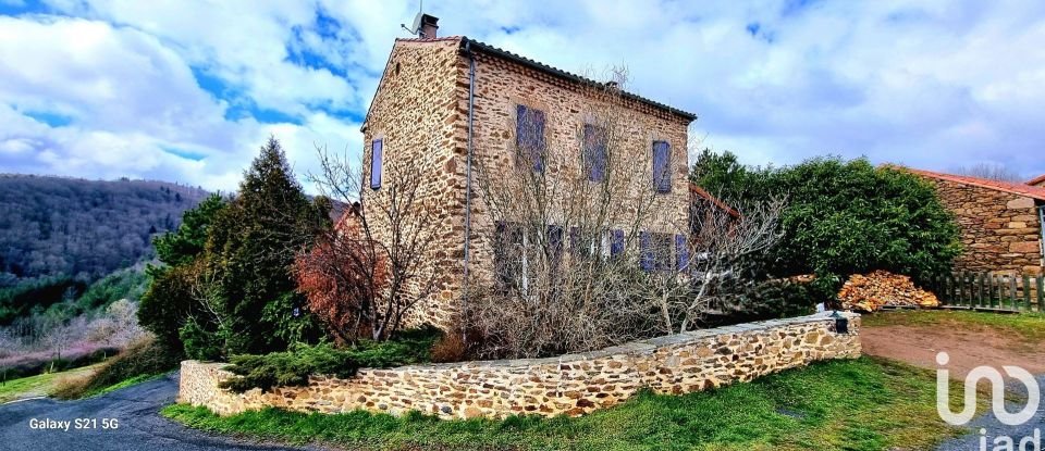 Maison d’architecte 4 pièces de 117 m² à Saint-Austremoine (43380)