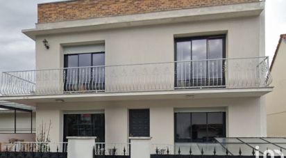 Building in Fresnes (94260) of 340 m²