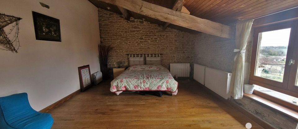 Maison 12 pièces de 330 m² à Beaulieu-sur-Sonnette (16450)